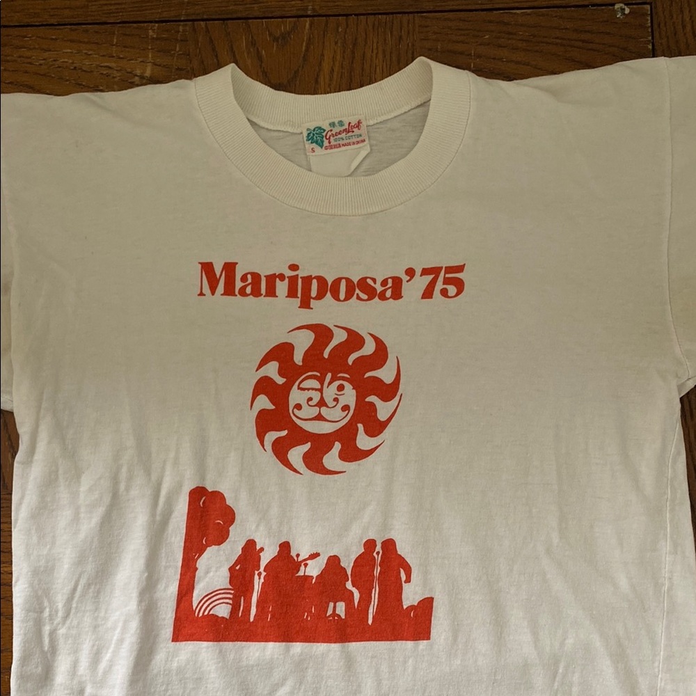 Mariposa White and Red Graphic Tee